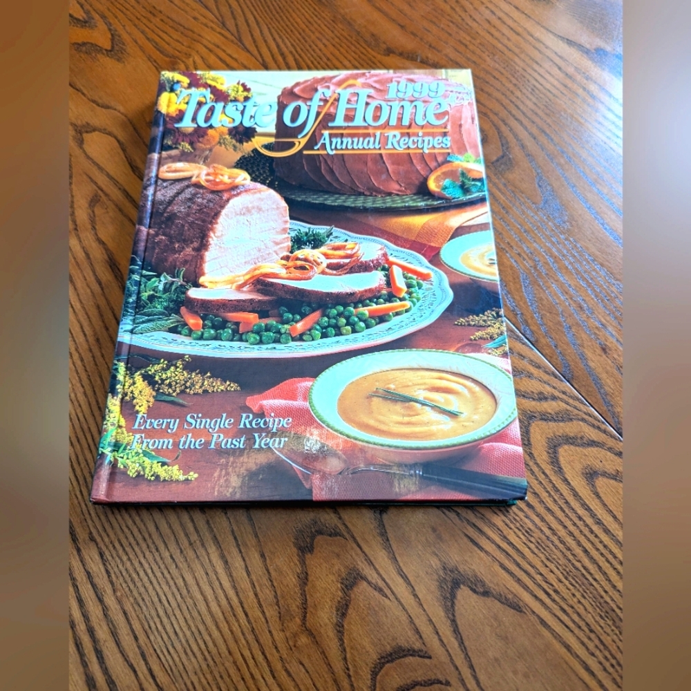 Taste of Home Annual Recipes Cookbook From 1999. Vintage.  Homemade Meals.  EUC